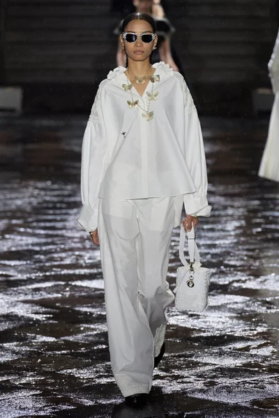 Look 30